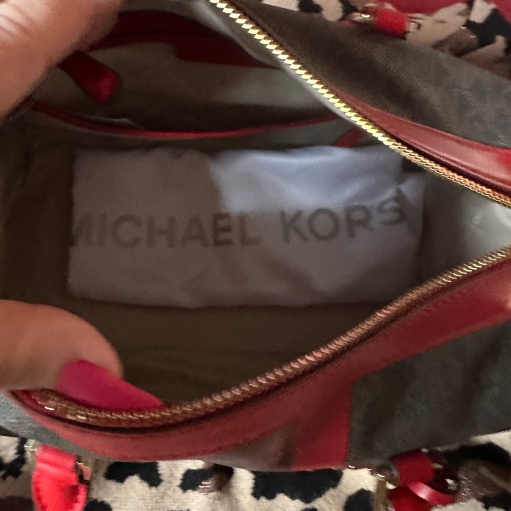 Michael Kors, medium  Bedford duffle Crossbody - Picture 7 of 11